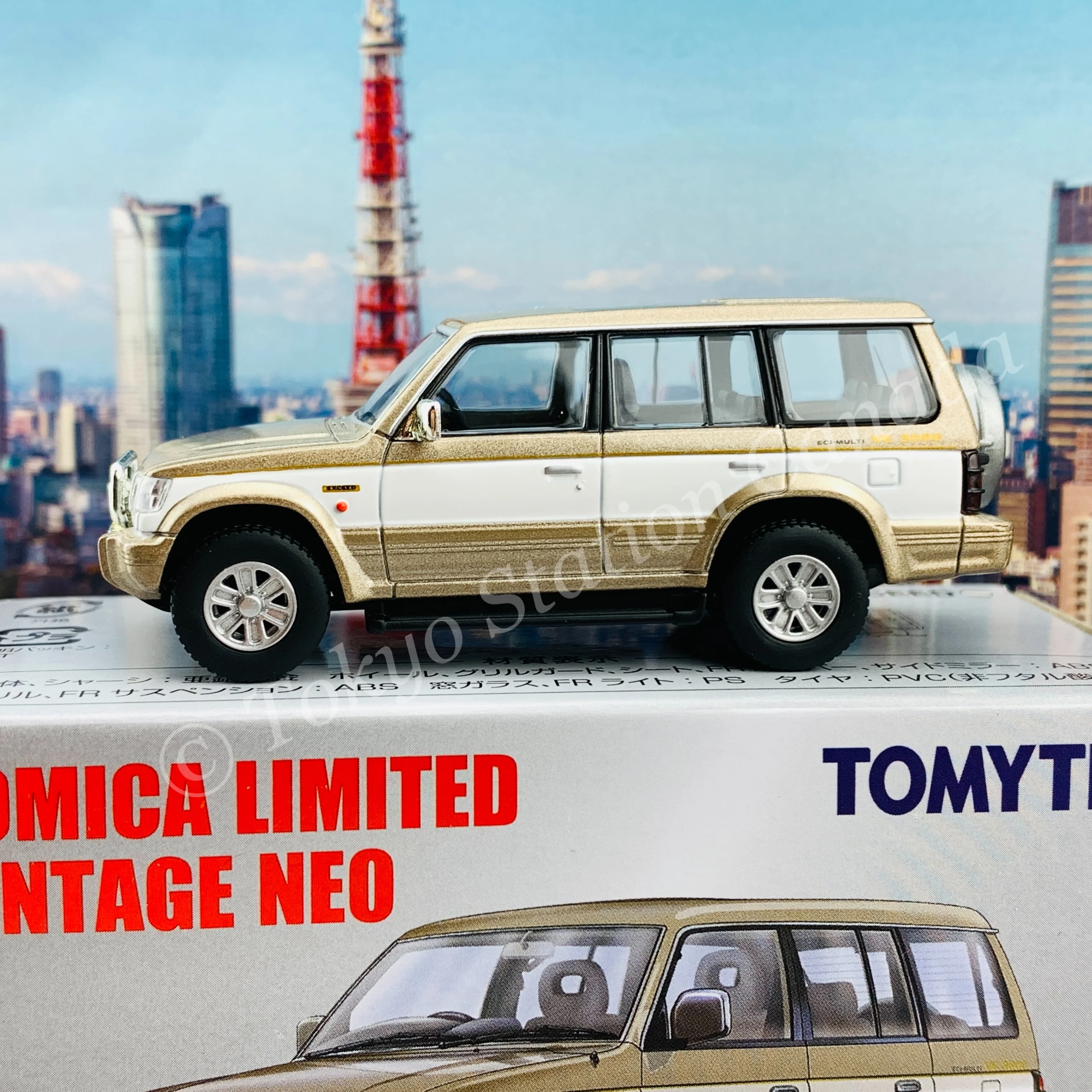 TOMYTEC TOMICA LIMITED VINTAGE NEO 1/64 Mitsubishi Pajero Super Exceed 1991 (Beige/White) LV-N189c - Image 3