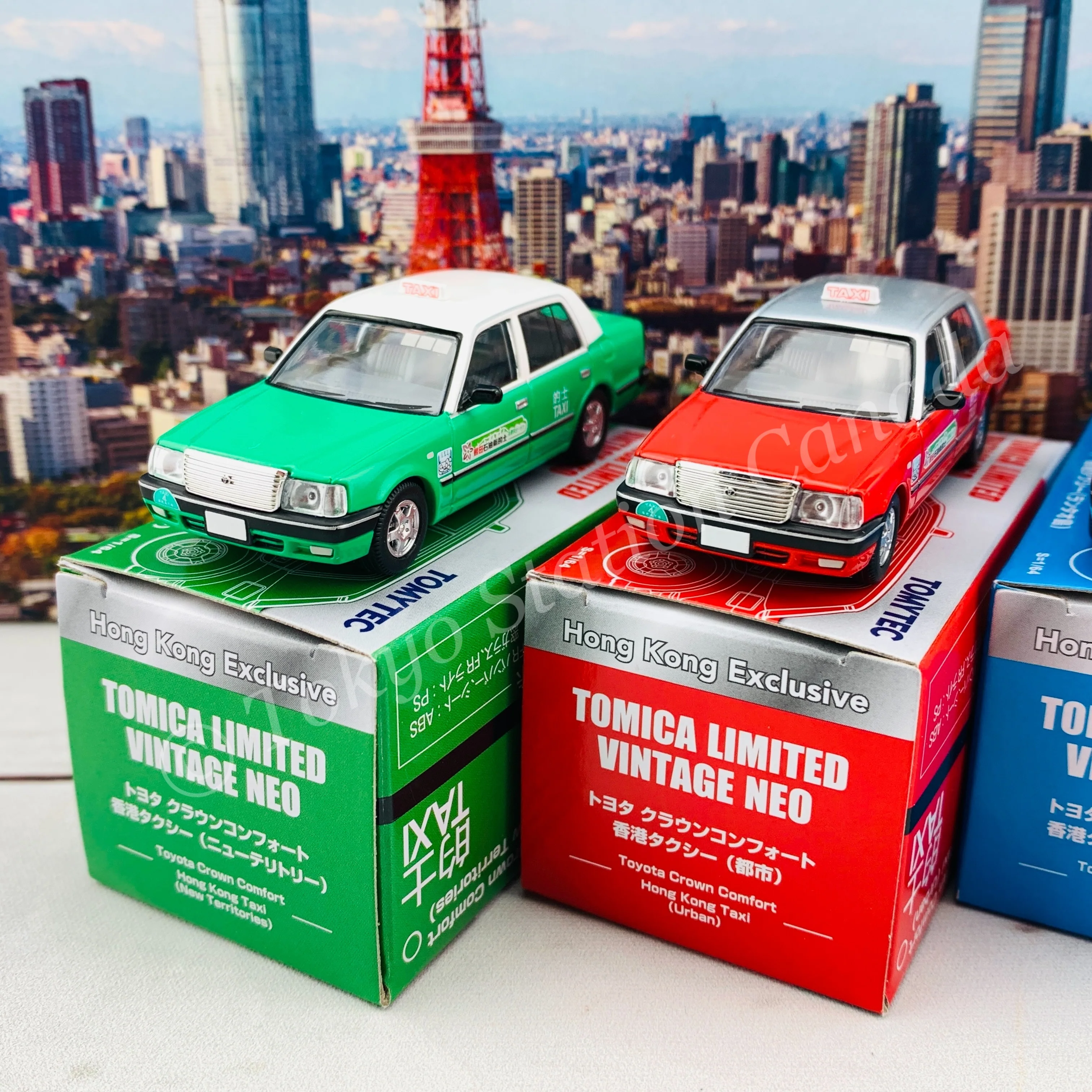 Tomytec Tomica Limited Vintage Neo 1/64 TOYOTA CROWN COMFORT Hong Kong TAXI Set of 3 (Hong Kong Exclusive) - Image 2