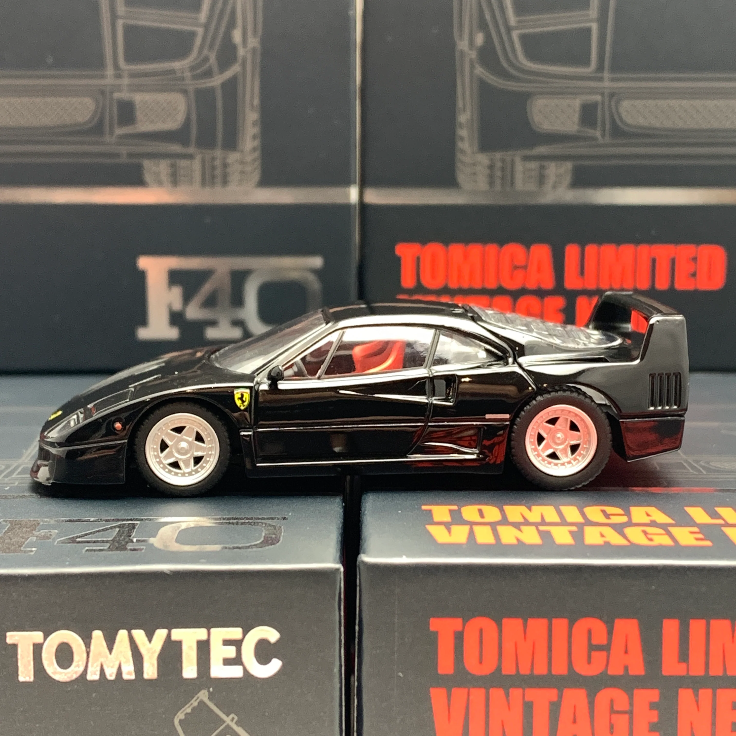 Tomytec Tomica Limited Vintage Neo FERRARI F40 (BLACK) 1/64 - Image 2
