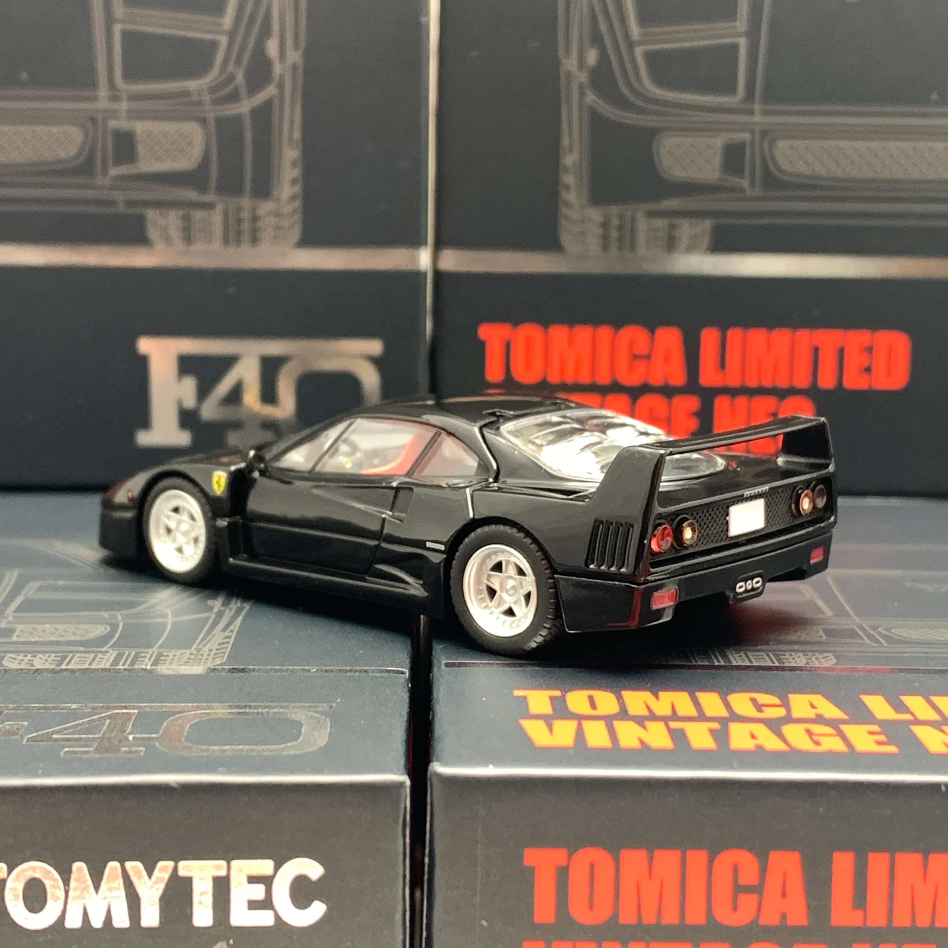 Tomytec Tomica Limited Vintage Neo FERRARI F40 (BLACK) 1/64 - Image 4