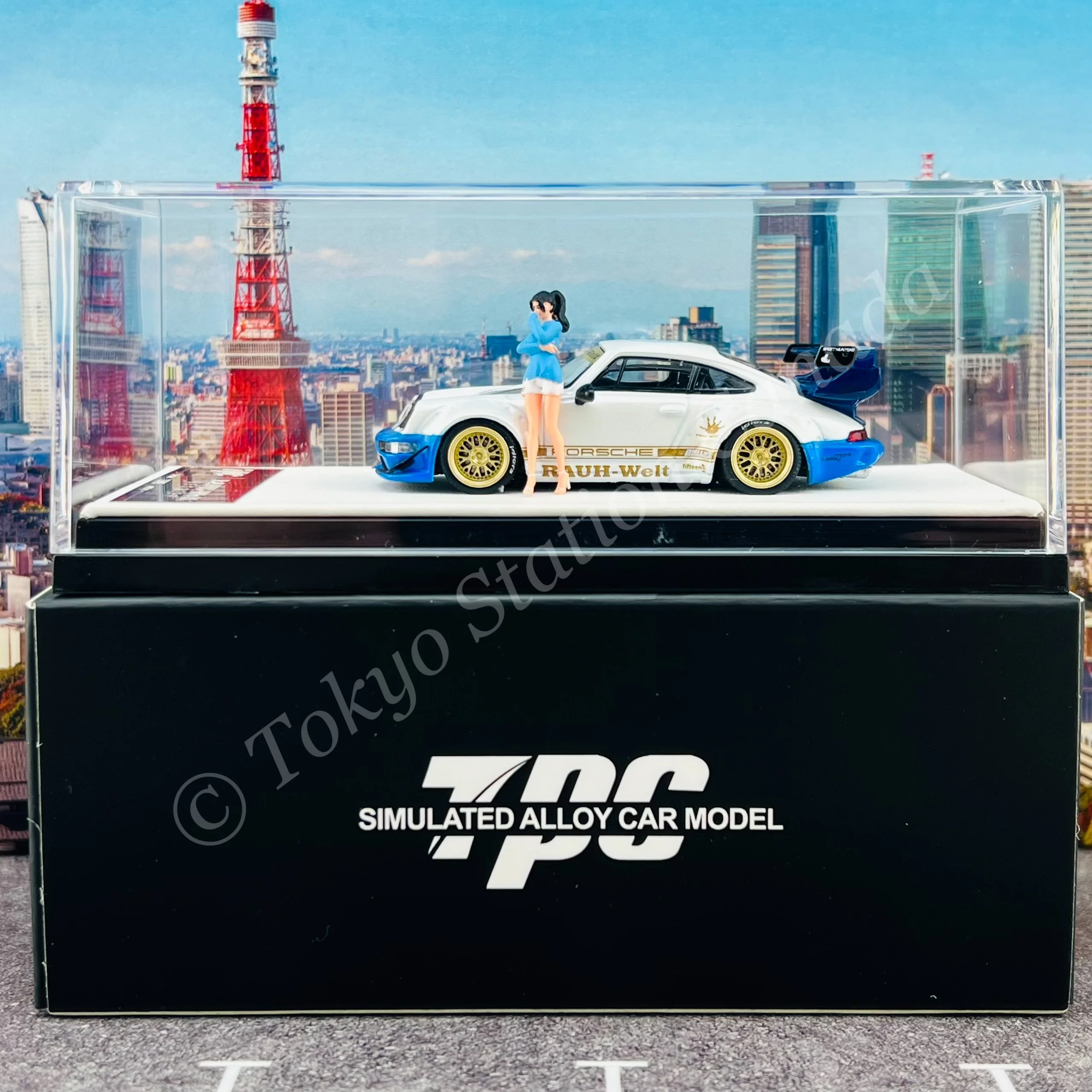 TPC 1/64 RWB 964 Pearl White with Figurine TPC644801-1 - Image 2