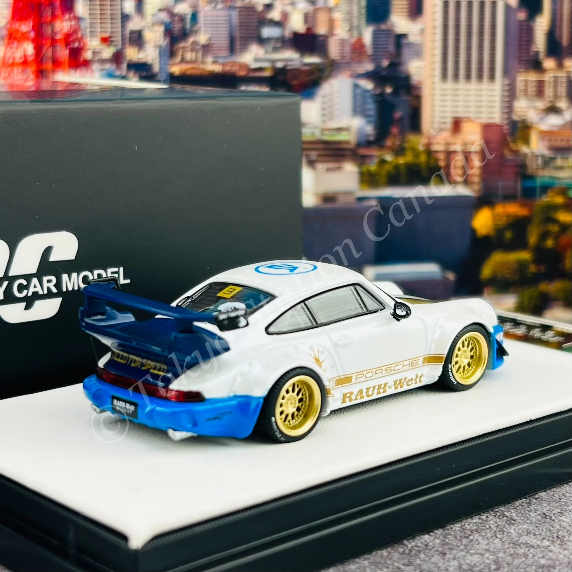 TPC 1/64 RWB 964 Pearl White with Figurine TPC644801-1 - Image 4