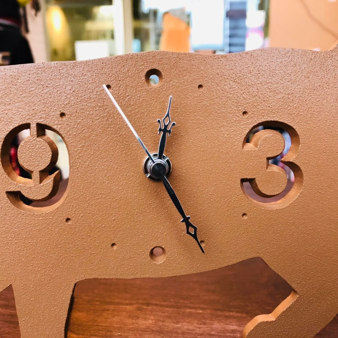 T's Collection Handmade Polyresin Silhouette Walking Cat Brown Clock CL-80 - Image 2