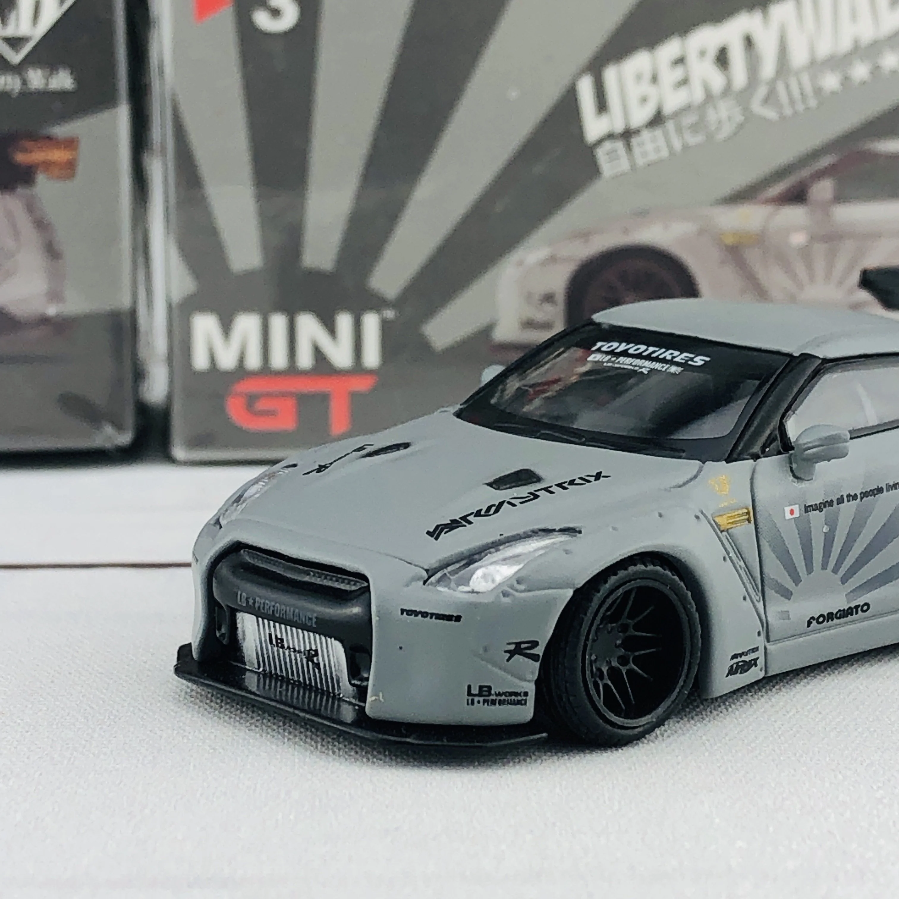 MINI GT 1/64 LIBERTYWALK LB★WORKS Nissan GTR (R35) Matte Grey - RHD MGT000003-R - Image 3