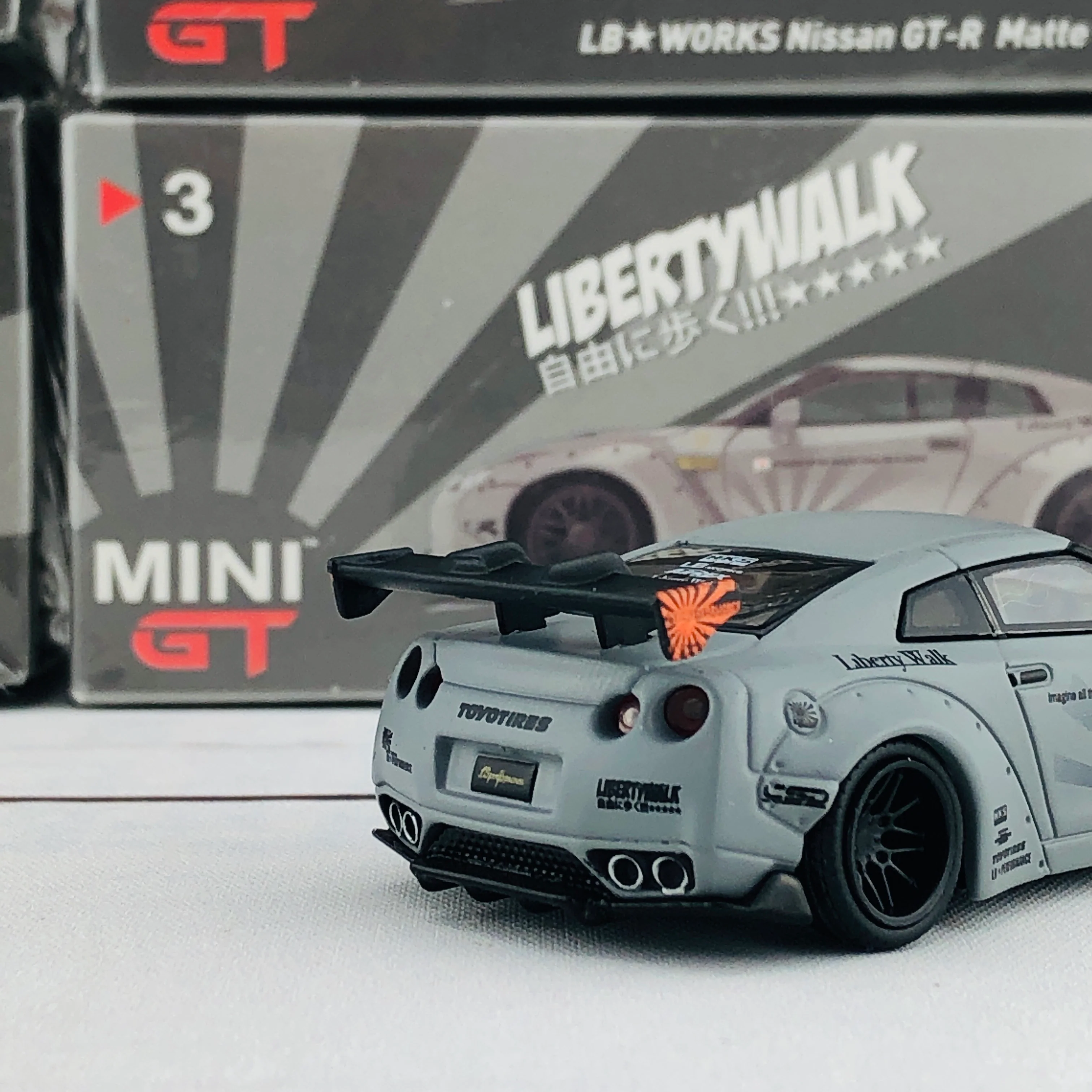 MINI GT 1/64 LIBERTYWALK LB★WORKS Nissan GTR (R35) Matte Grey - RHD MGT000003-R - Image 5
