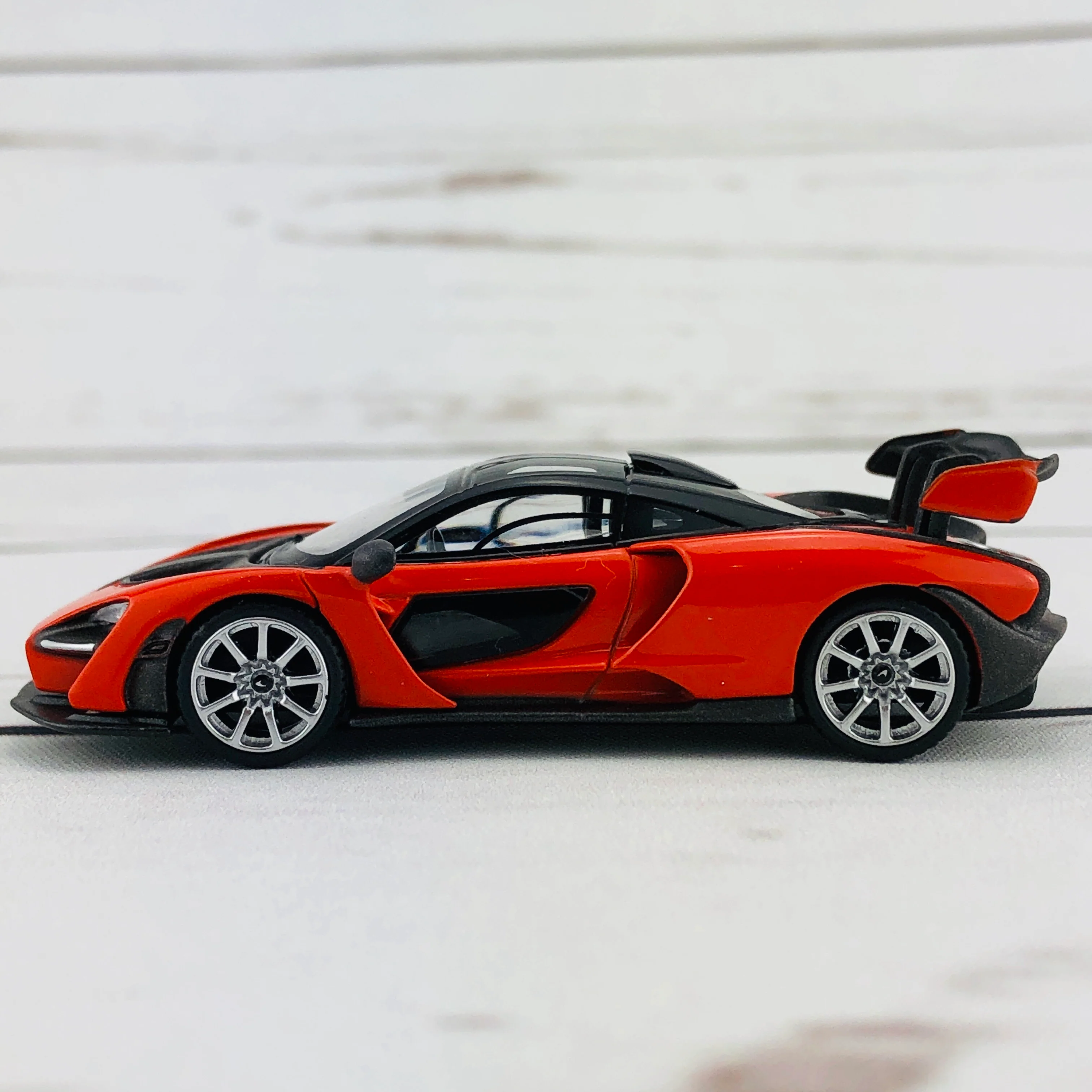 MINI GT McLaren Senna Mira Orange LHD MGT00018-L - Image 3
