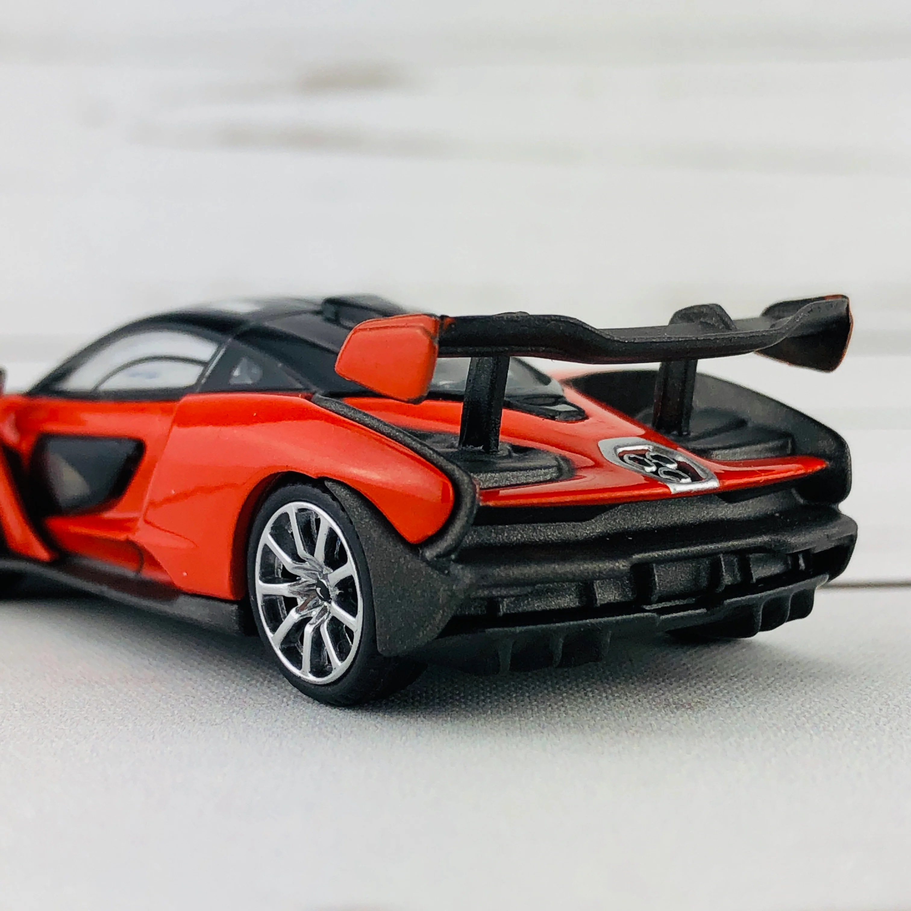 MINI GT McLaren Senna Mira Orange LHD MGT00018-L - Image 4