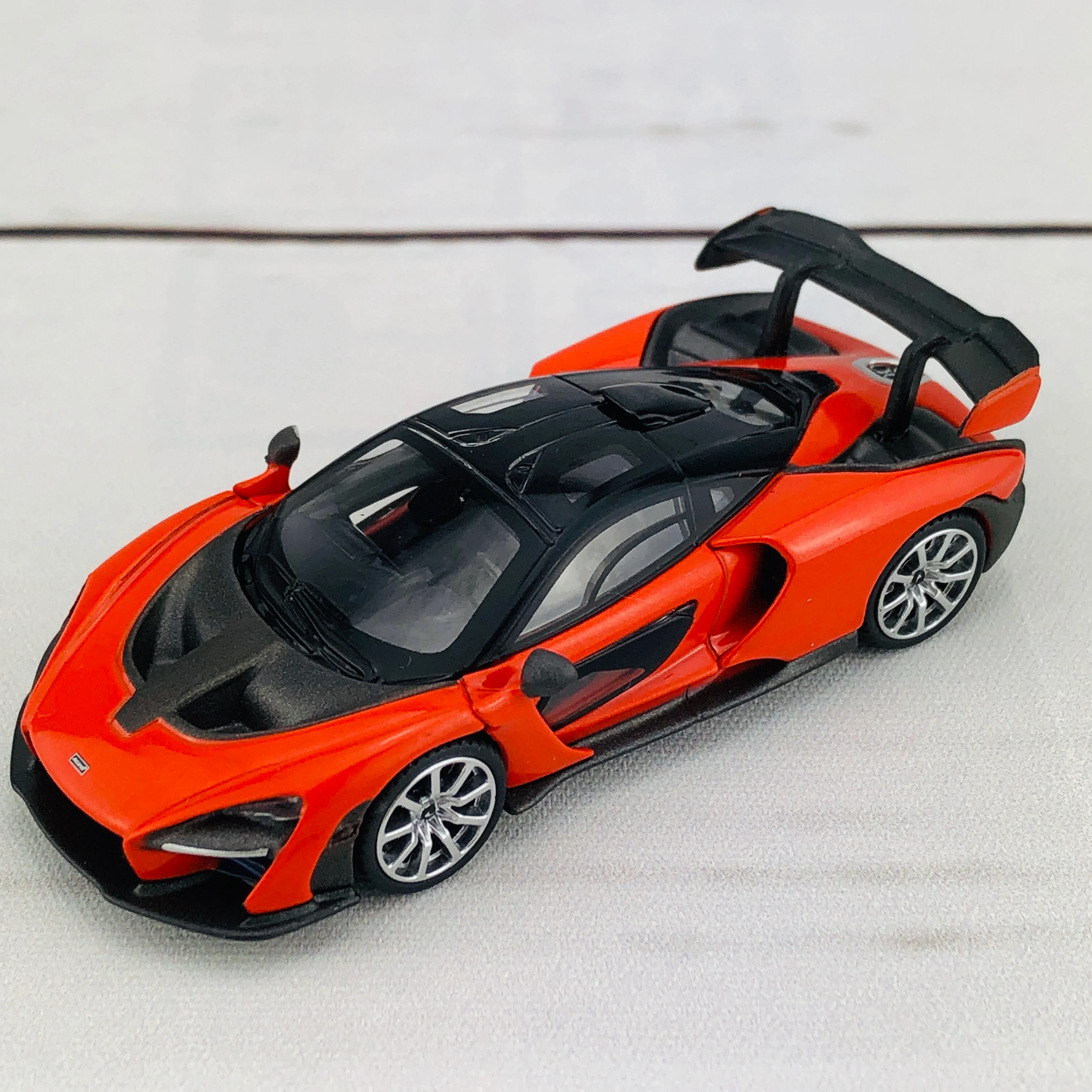 MINI GT McLaren Senna Mira Orange LHD MGT00018-L - Image 5